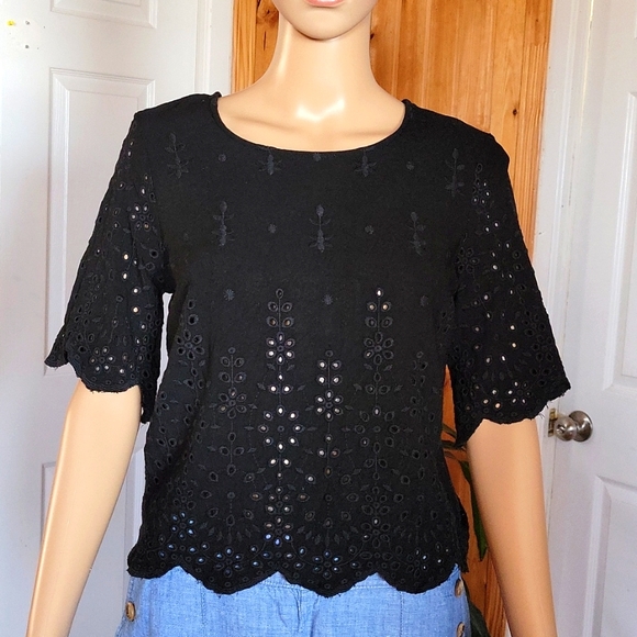 Japna Embroidery Crew Top - Picture 2 of 6